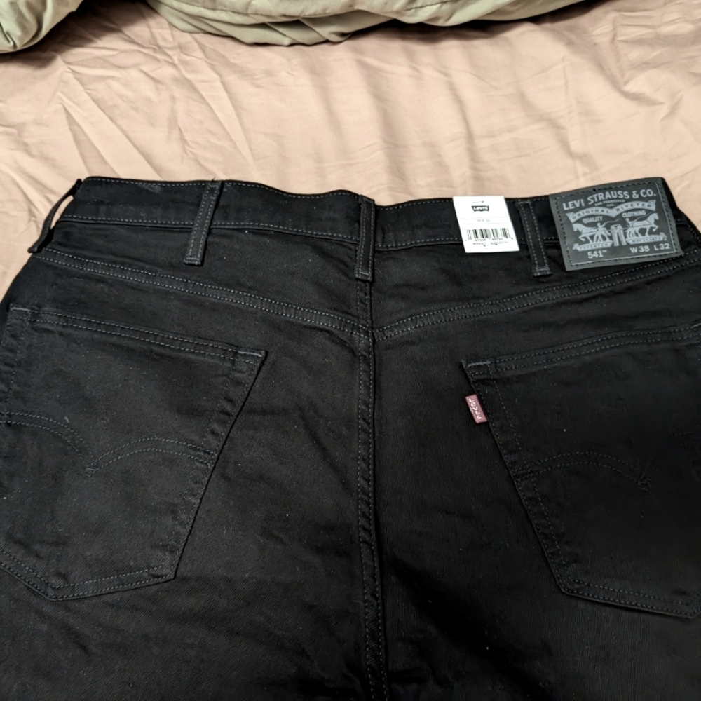 Black 541 Levi Jeans size 38 x 32